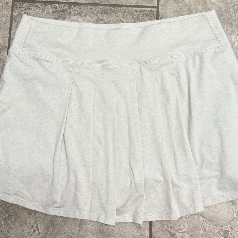 Vuori Women's Halo Performance Skirt Sz XL Salt Heather Color - Picture 7 of 12